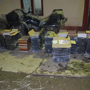 Țigări de contrabandă descoperite la frontiera verde