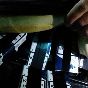 Ţigarete de contrabandă, descoperite de polițiștii de frontieră