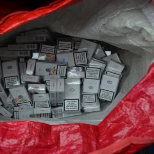 Ţigarete de contrabandă, descoperite de polițiștii de frontieră