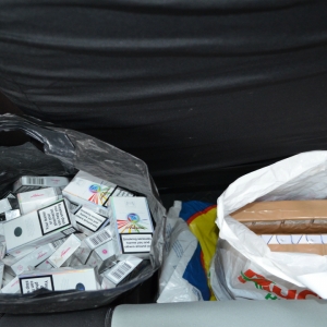 Ţigarete de contrabandă, descoperite de polițiștii de frontieră