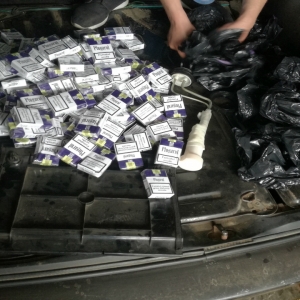 Ţigarete de contrabandă, descoperite de polițiștii de frontieră