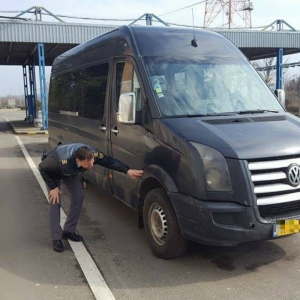 Autovehicul căutat de autorităţile franceze, descoperit la P.T.F. Albiţa