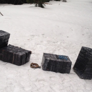 Țigări transportate cu snow-mobilul și ascunse într-un scaun auto pentru copii, descoperite de polițiștii de frontieră