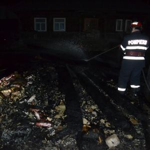 Au incendiat intenționat țigările de contrabandă, pentru a scăpa de polițiștii de frontieră