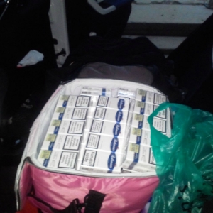 Ţigarete de contrabandă, descoperite de polițiștii de frontieră