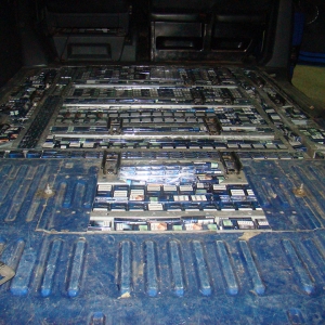 Peste 32.000 pachete cu țigări, confiscate la frontiera de nord