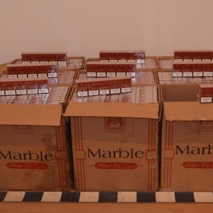 Peste 32.000 pachete cu țigări, confiscate la frontiera de nord