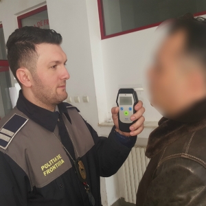 Depistat conducând un autoturism,deşi era sub influenţa băuturilor alcoolice