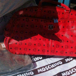 Aproximativ 1.000 genți susceptibile a fi contrafăcute, confiscate în Portul Constanţa Sud Agigea