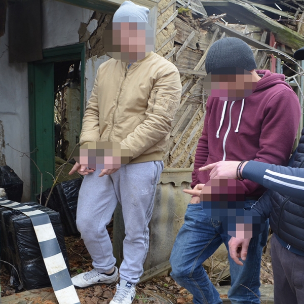 Trei tineri cercetaţi pentru contrabandă în formă agravantă, reținuți pentru 24 de ore