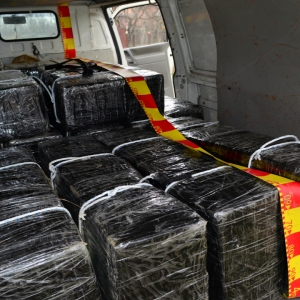 400.000 de țigări de contrabandă, în valoare de 185.000 lei, confiscate de poliţiştii de frontieră