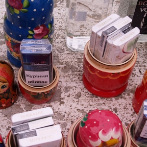 Țigări ascunse  în păpuși Matrioșka  depistate la frontiera de nord a României