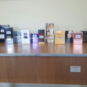 Bunuri susceptibile a fi contrafăcute, confiscate de poliţiştii de frontieră doljeni