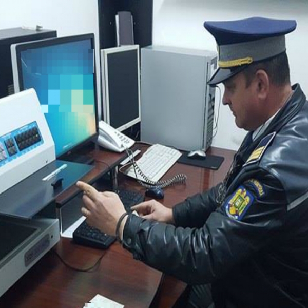 La volan, cu permisul de conducere suspendat