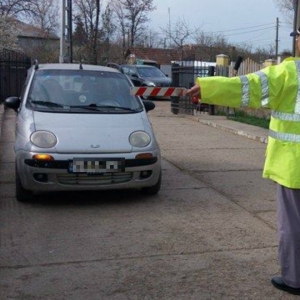 Sub influenţa alcoolului și fără permis, la volan