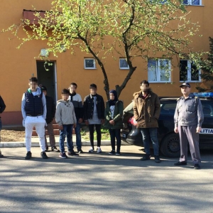 Migranţi irakieni și sirieni, opriţi la frontiera cu Serbia