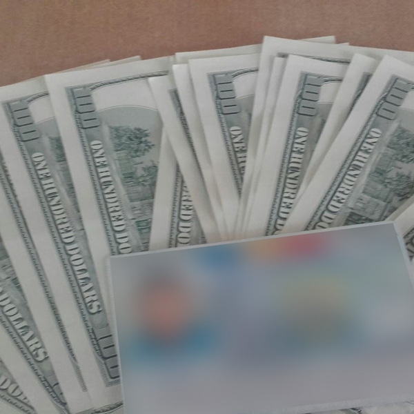 2.000 de dolari falși descoperiți la frontieră