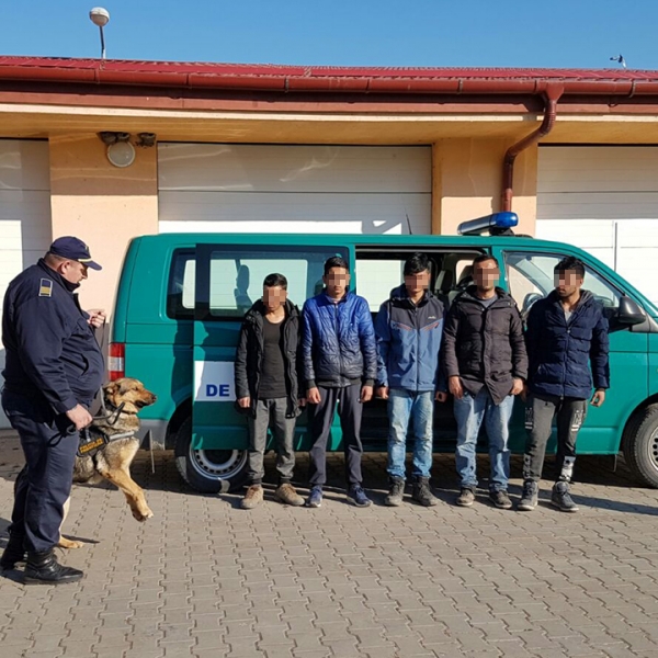 38 de cetăţeni din Siria, Irak, Iran şi Afganistan, opriţi la granița cu Serbia