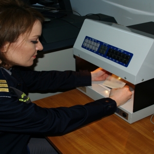 Paşaport românesc fals, descoperit la P.T.F. Oancea