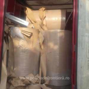 Criminal group specialized in cigarette smuggling, with branches at international level, dismantled by the Romanian border guards