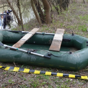 Pescari moldoveni depistaţi pe malul românesc al râului Prut, în timp ce pescuiau cu unelte interzise de lege