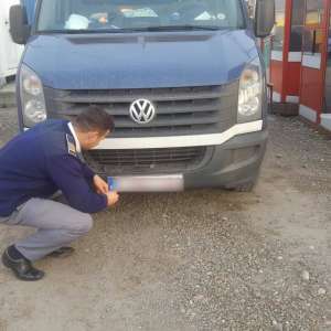 Autoturism radiat din circulaţie, oprit la frontieră
