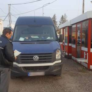 Autoturism radiat din circulaţie, oprit la frontieră