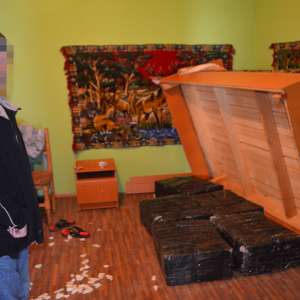 Aproximativ 5.500 pachete ţigări confiscate  în urma a două percheziţii
