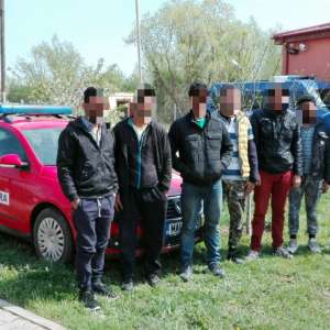 34 de cetățeni străini, opriţi la frontiera cu Serbia