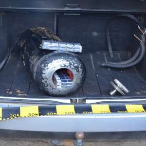 Peste 5.000 de ţigarete ascunse în butelia de gaz a unui autoturism, descoperite de poliţiştii de frontieră gălățeni