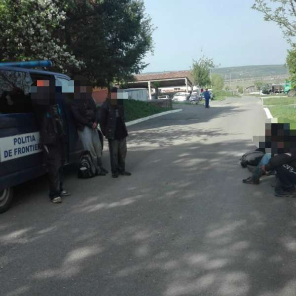 38 de cetățeni străini, opriţi la frontiera cu Serbia