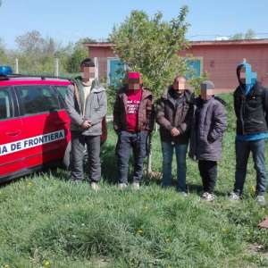 47 cetățeni străini, opriţi la frontiera cu Serbia
