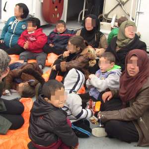 Poliţiştii de frontieră români continuă să salveze vieți în apele Mării Egee