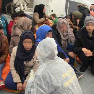 Poliţiştii de frontieră români continuă să salveze vieți în apele Mării Egee