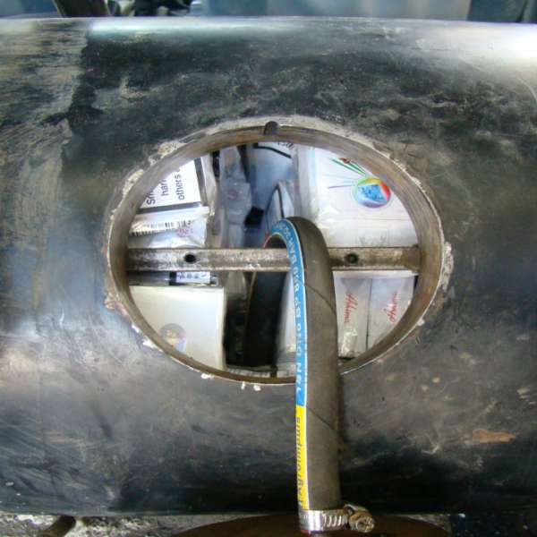 Butelia de gaz a unui autoturism, alimentată cu peste 4.000 de ţigarete