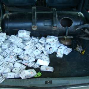 Butelia de gaz a unui autoturism, ”alimentată” cu peste 4.000 de ţigarete