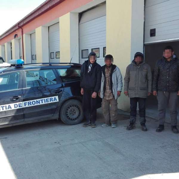 21 de irakieni și pakistanezi, opriți de polițiștii de frontieră la granita cu Serbia