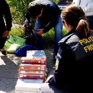 Autoturism cu ţigări, depistat de poliţiştii de frontieră severineni