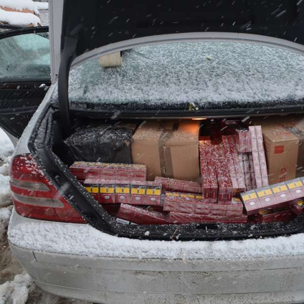 Urmărire în trafic pentru reținerea unui autoturism încărcat cu țigări de contrabandă