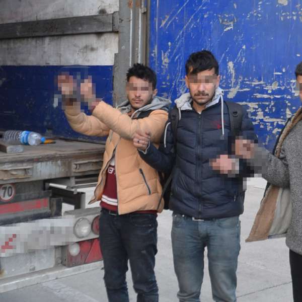 Trei cetățeni sirieni depistați la P.T.F. Siret