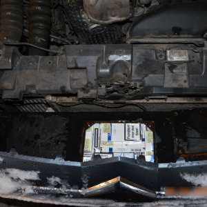 Două autoturisme de lux și peste 4.500 pachete cu țigări de contrabandă, confiscate de polițiștii de frontieră