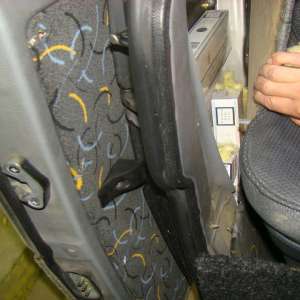 Microbuz antifonat cu țigări de contrabandă