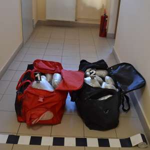 Doi cetățeni albanezi au încercat să introducă ilegal în țară, pe la ”frontiera verde”, aproximativ 34 kg substanță vegetală