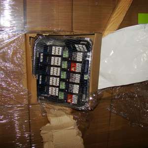 Peste 100.000  de pachete cu ţigări, ascunse într-un TIR ce transporta cărbune