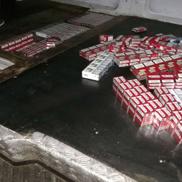 Autoturisme blindate cu ţigări de contrabandă depistate la frontieră