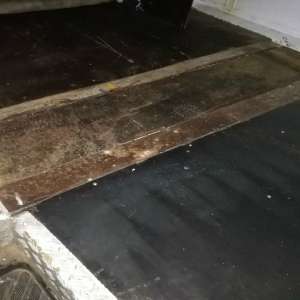 Autoturisme blindate cu ţigări de contrabandă depistate la frontieră