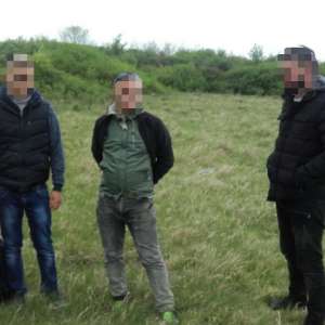 Trei cetăţeni din Kosovo, opriţi la granița cu Serbia