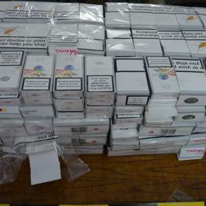 Peste 6.000 de ţigarete ascunse în roata de rezervă a unui autovehicul