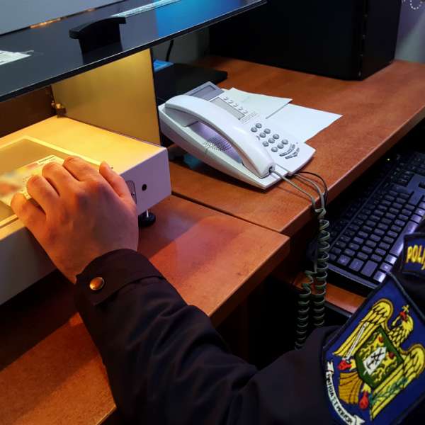 Carte de identitate falsă descoperită de poliţiştii de frontieră din cadrul Punctului de Trecere a Frontierei Sculeni
