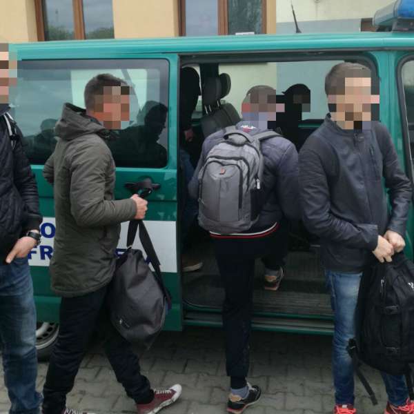 8 cetăţeni străini, depistaţi la frontiera de sud-vest